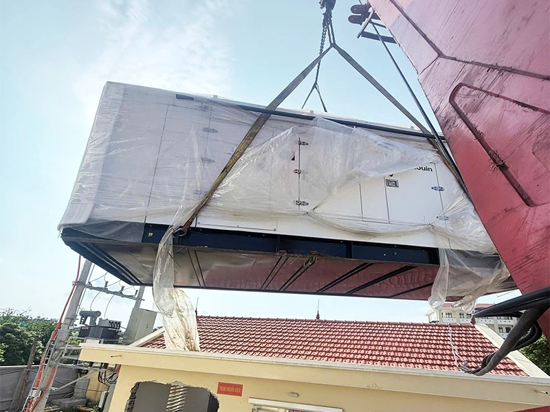 Đưa máy phát điện Baudouin 400kVA vào vị trí lắp đặt Đưa máy phát điện Baudouin 400kVA vào vị trí lắp đặt